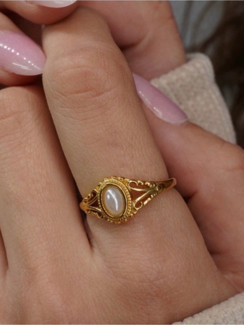 Gold Pearl Oval Filigree Ring - Women Jewelry - Picture 4 of 5